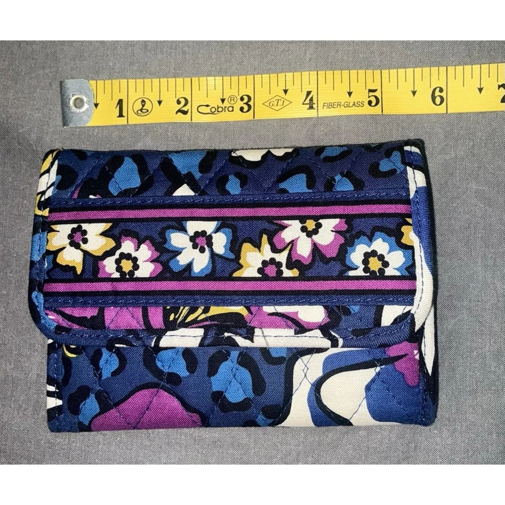 Vera Bradley Floral Quilted Multicolor Zip-Around Women's Wallets Lot of 2 - Picture 8 of 9